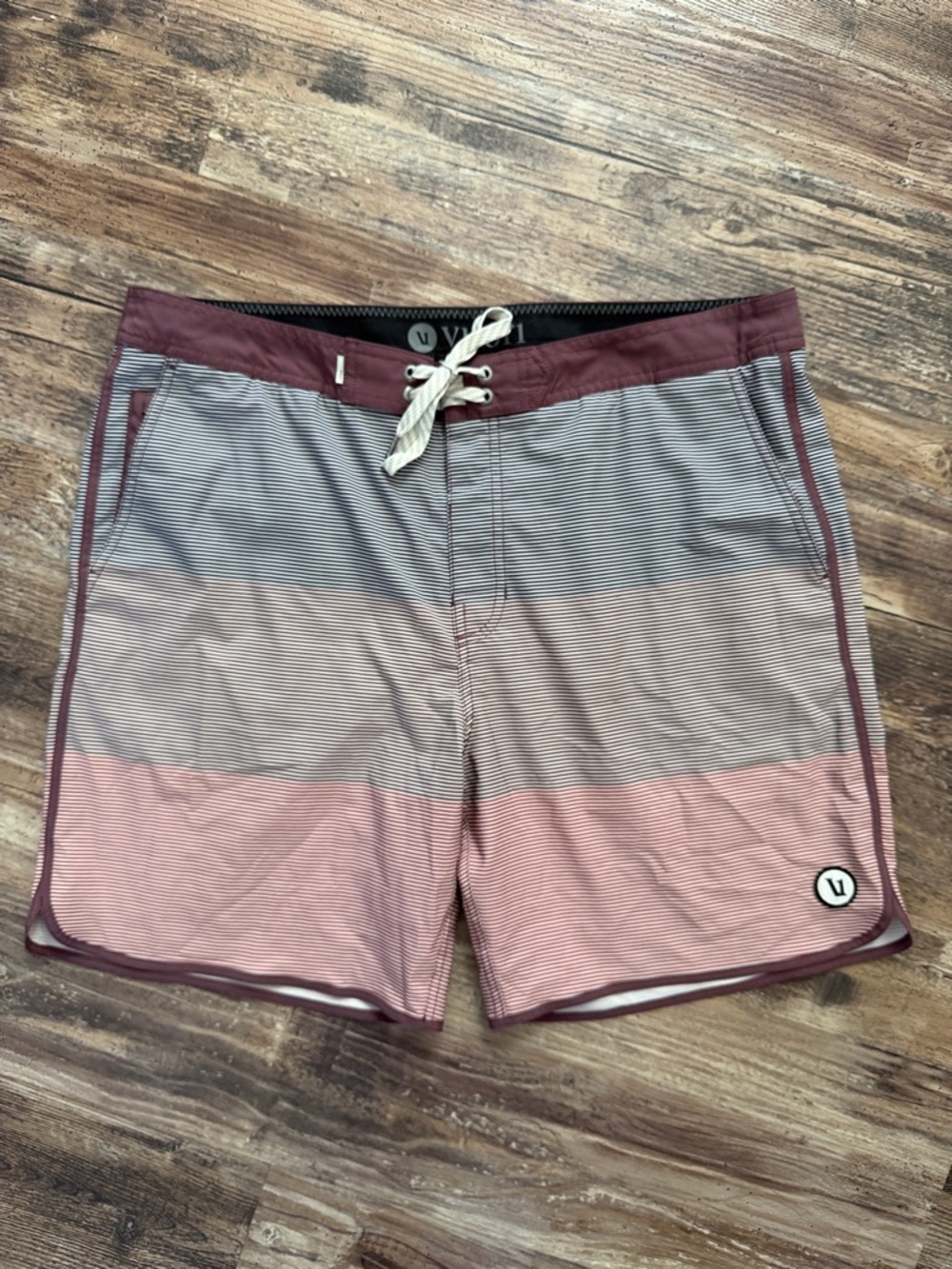 Men's Vuori Cruise Boardshort Chestnut Wave Stripe Size 36
